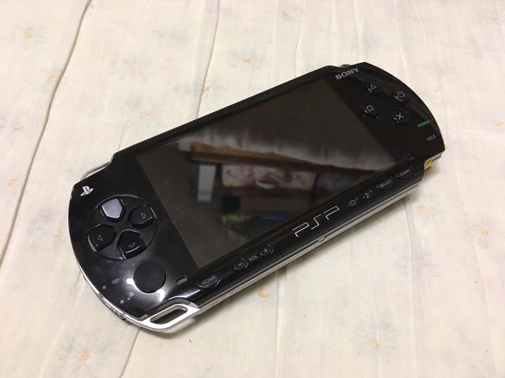 PSP 일본판 1000번 + 메모리스틱 32기가 - 안심되는 중고거래
