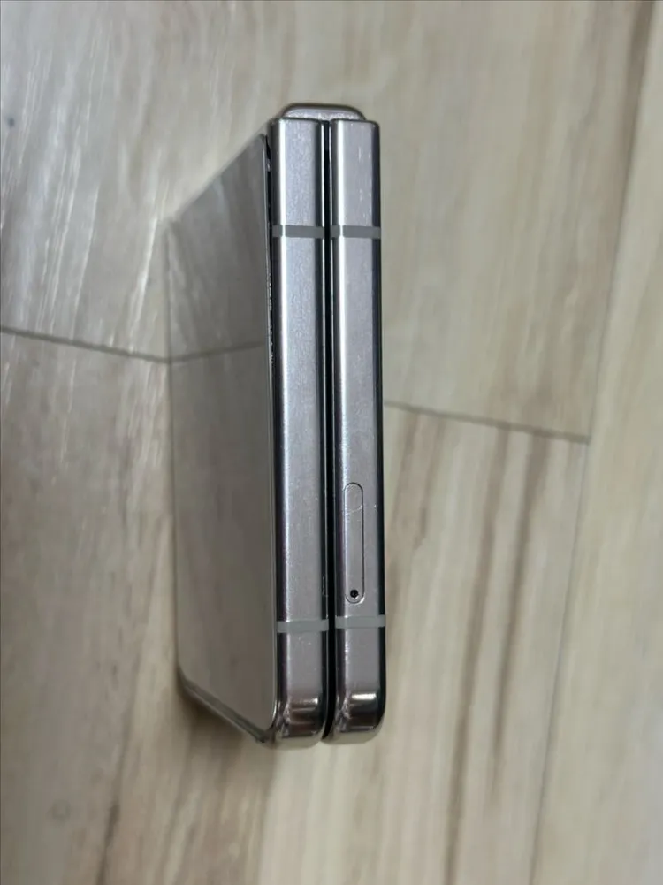 (직거래 가능)삼성 갤럭시 Z 플립5 크림 256GB 자급제!! 이미지
