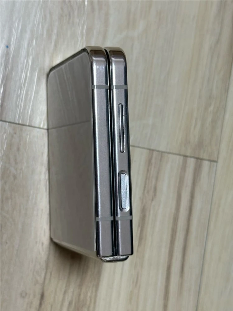 (직거래 가능)삼성 갤럭시 Z 플립5 크림 256GB 자급제!! 이미지