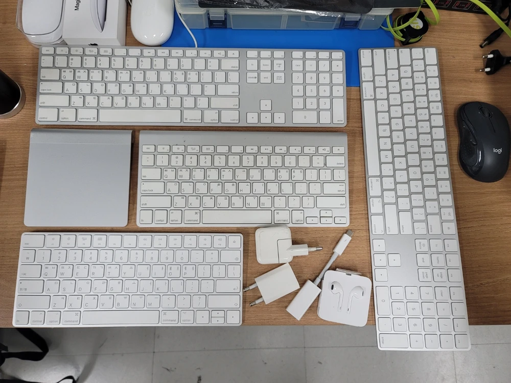 매직 키보드, 매직 마우스, USB 이더넷, 벨긴 c타입 허브 F4U092 젠더 썬더볼트 케이블 등 여러가지 이미지