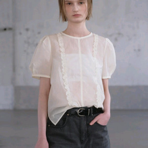 구호플러스 Volume Sleeve frill Blouse-Ivory 이미지