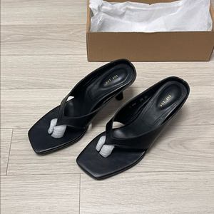 [새상품] 250 7cm 블랙 심플 스퀘어토 쪼리힐 뮬힐 플립플랍 미들힐 조리 이미지