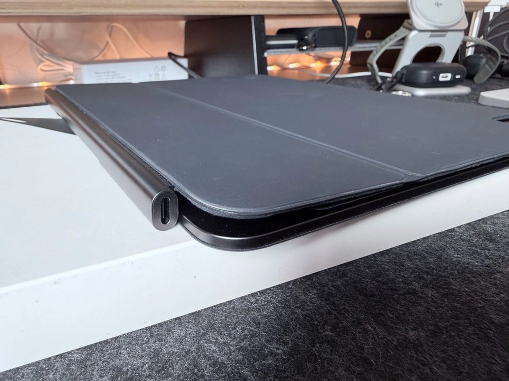 Apple 매직 키보드 iPad Pro(M5 모델)용 13인치(영문 키보드) 이미지