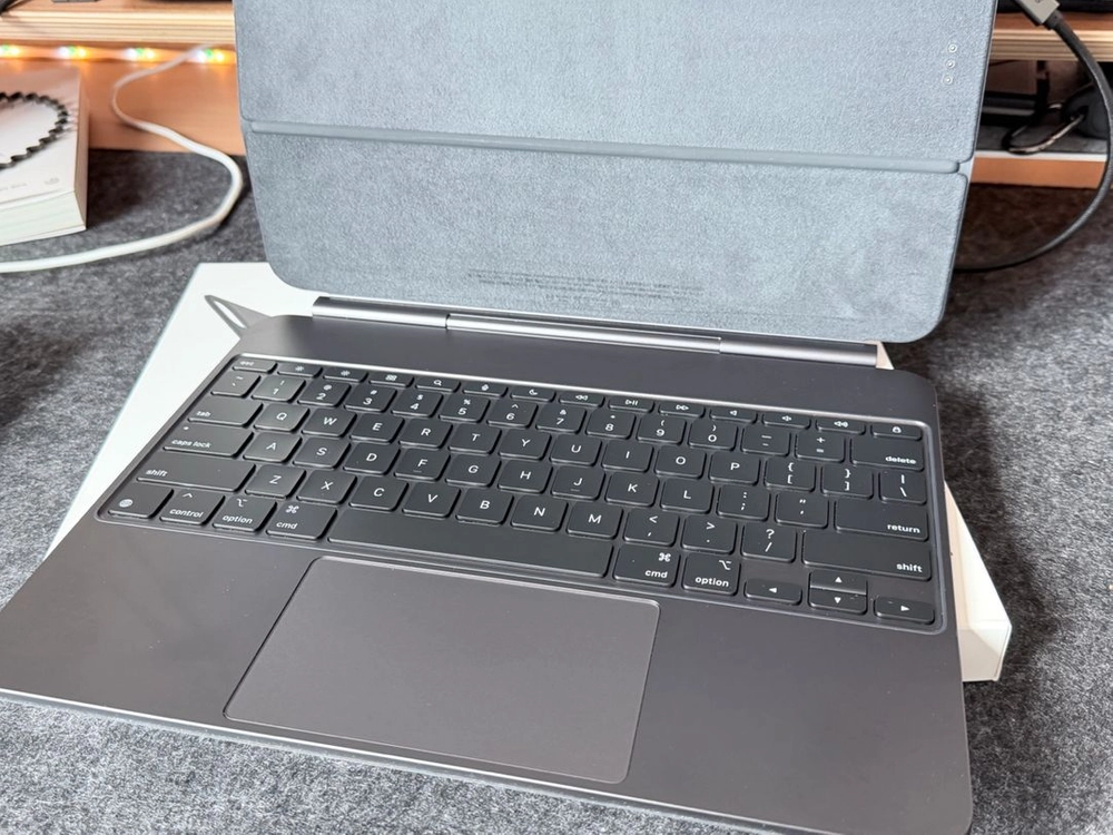 Apple 매직 키보드 iPad Pro(M5 모델)용 13인치(영문 키보드) 이미지