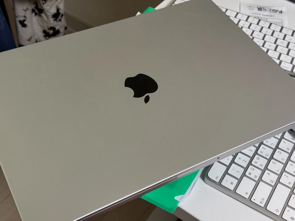 m5pro 맥북프로 16인치 24GB/1TB 이미지