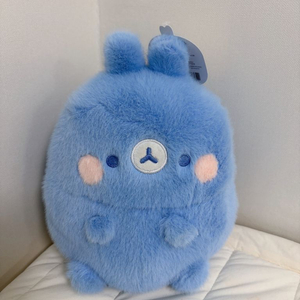 빈티지한 파스텔 블루 색감의 몰랑이 인형 이미지