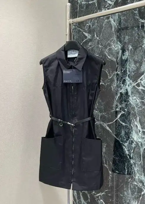 프라다 모놀리스 샌들(230)/나일론 원피스/버킷햇/버킷백 이미지