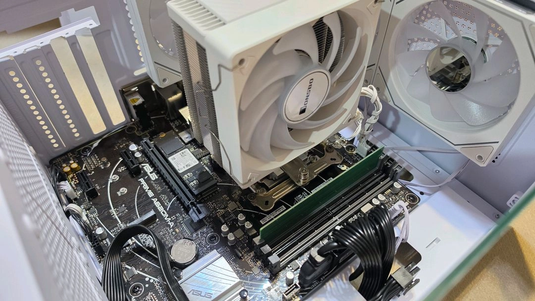 라이젠 7500f rtx3070ti 컴퓨터 본체 이미지
