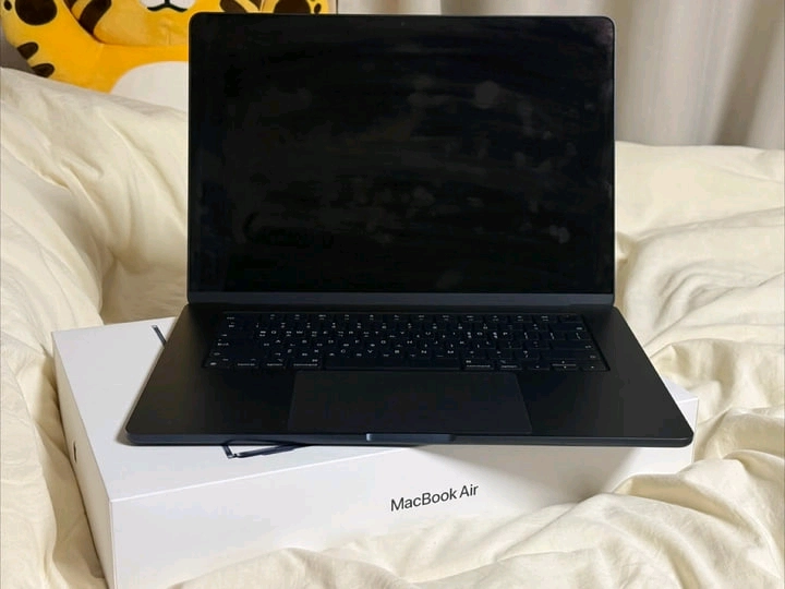 맥북에어 15 M3 512GB 16램 미드나이트 - 안심되는 중고거래