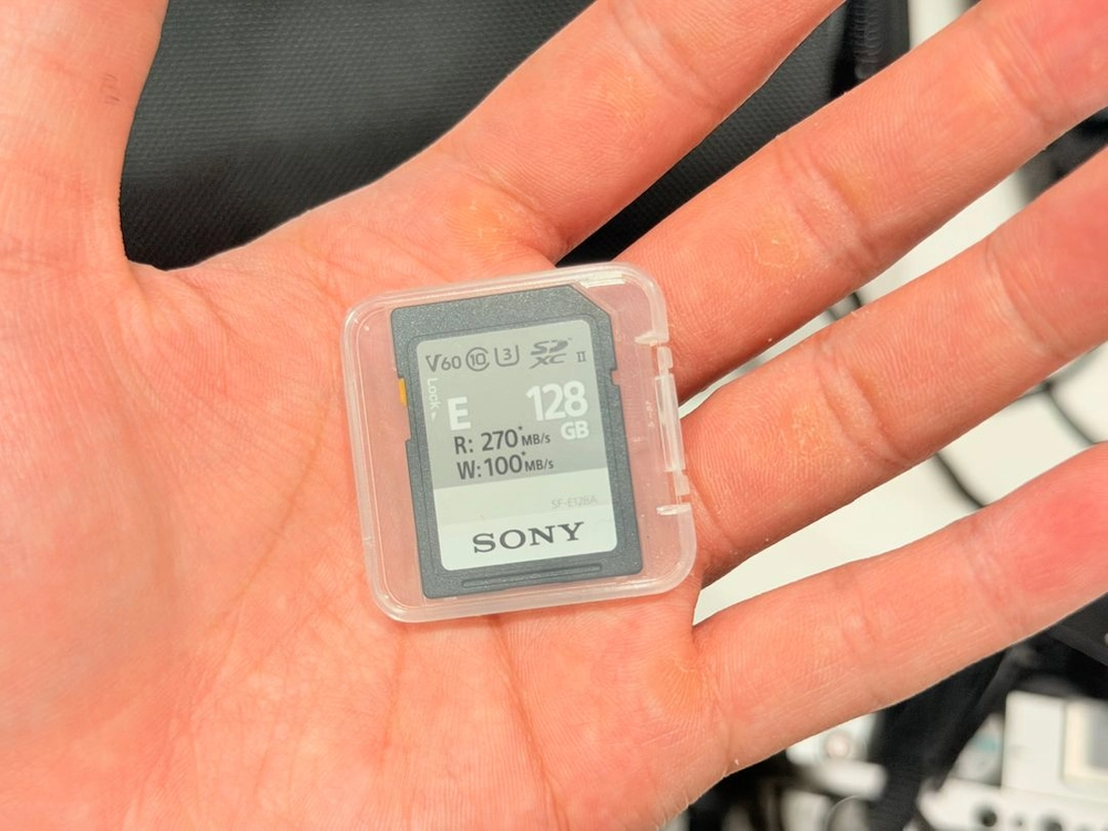 sony a7c2 실버 바디 + Tilta 게이지 + 소니 128G SD카드 + 정품 배터리3개 충전기 이미지