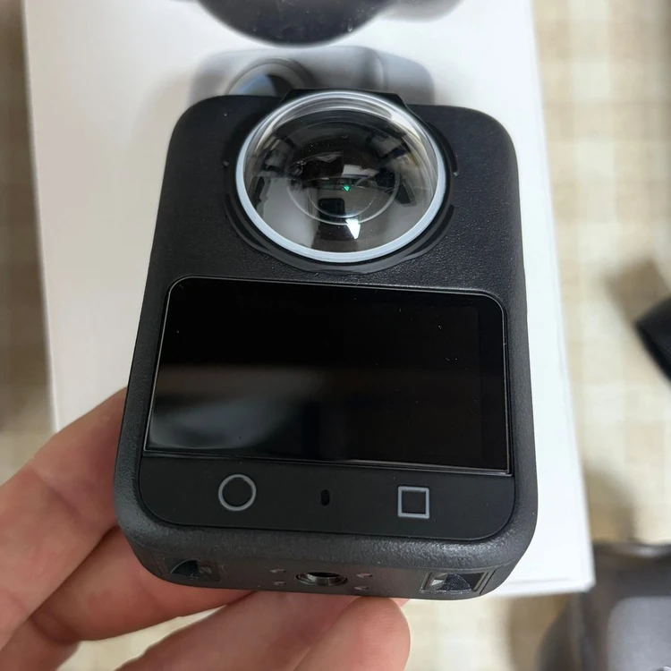 (2년 케어 가입) DJI OSMO 360 모터사이클 멀티 POV 번들 + 3 배터리 충전팩 이미지