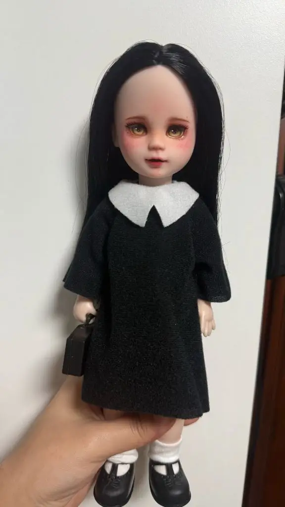 리페인팅 리빙데드돌 이미지