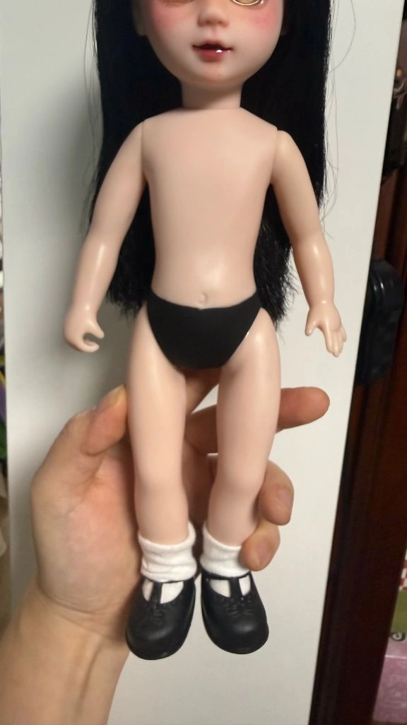 리페인팅 리빙데드돌 이미지