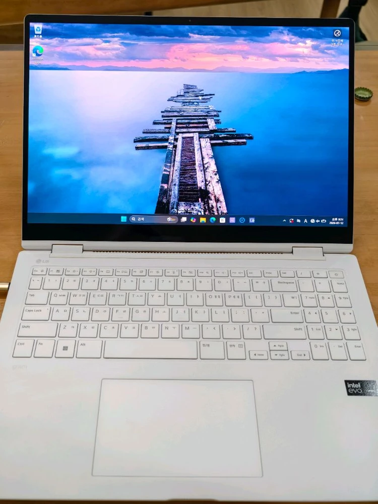 LG 그램 프로 16 360 16T90SP 이미지