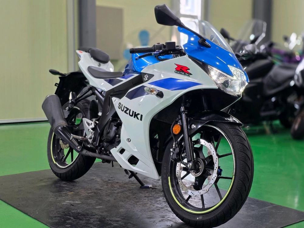 스즈키GSXR125 19년형 2만km깔끔한 셋팅 최저가 판매합니다. 이미지