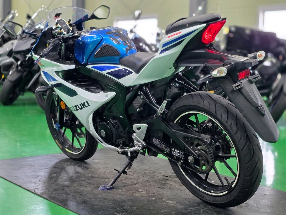 스즈키GSXR125 19년형 2만km깔끔한 셋팅 최저가 판매합니다. 이미지