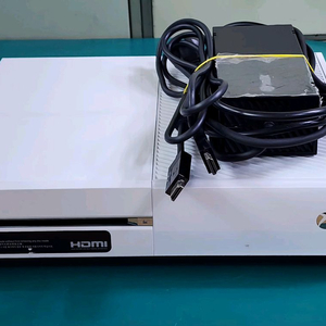 [S급/렌즈 미사용 새것] Xbox One 500GB 본체 ( 기본 앱 업데이트 완료) (패드 없음) 랜덤 발송 이미지