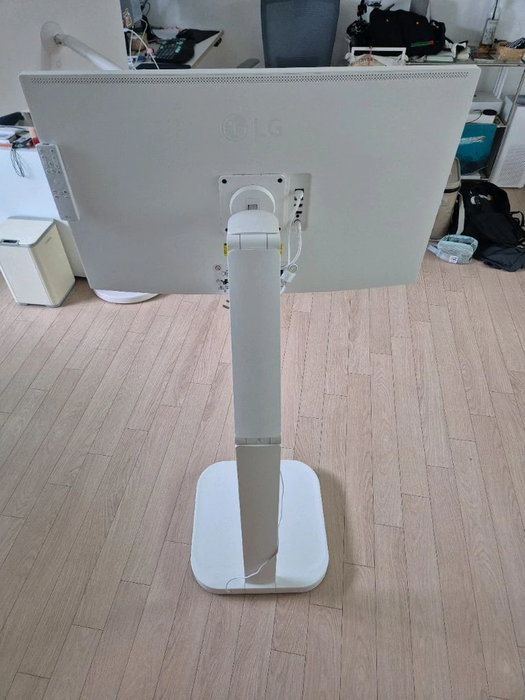 LG 스윙 거치대 STA32F +32인치 스마트모니터 32SR50F 화이트 이미지