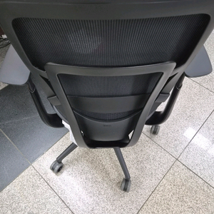 메쉬 사무용 의자 이미지