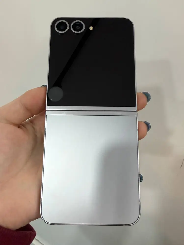 무잔상)갤럭시Z플립6 실버 256GB 이미지