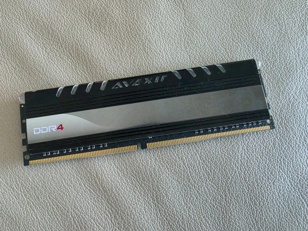 AVEXIR DDR4 8GB LED 램 이미지