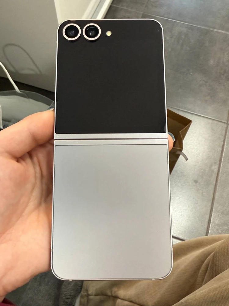 무잔상)갤럭시Z플립6 실버 256GB 이미지