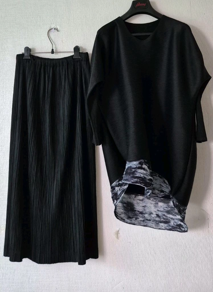 이세이미야케 플리츠플리즈 ISSEYMIYAKE 롱스컷+탱글한 일제 플리츠 탑 (핏 예술) 이미지