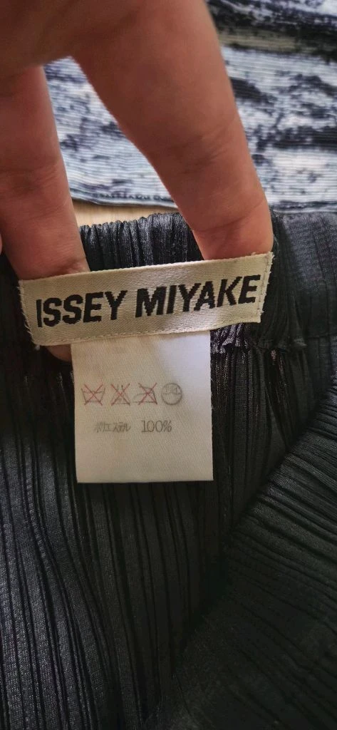 이세이미야케 플리츠플리즈 ISSEYMIYAKE 롱스컷+탱글한 일제 플리츠 탑 (핏 예술) 이미지
