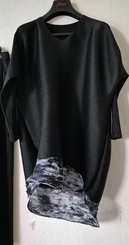 이세이미야케 플리츠플리즈 ISSEYMIYAKE 롱스컷+탱글한 일제 플리츠 탑 (핏 예술) 이미지
