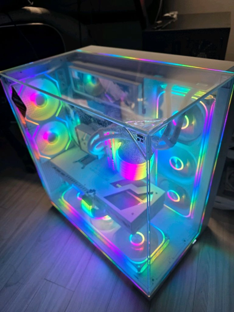 라이젠7 9800X3D.RTX5080 미라클 어항PC 팝니다 이미지