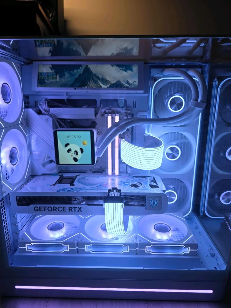라이젠7 9800X3D RTX5070TI 화이트신품 어항본체 이미지