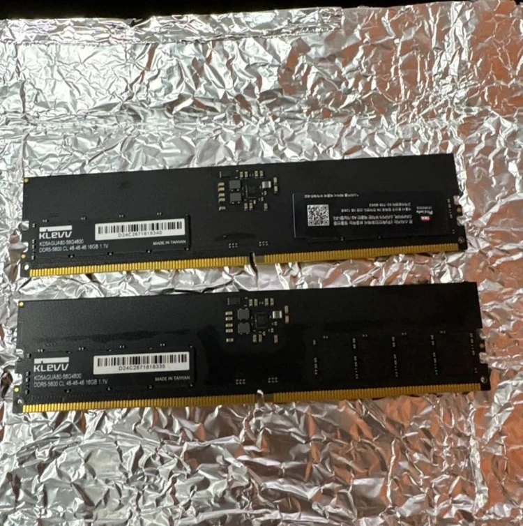 KLEVV DDR5 5600 16GB 2개 - 안심되는 중고거래