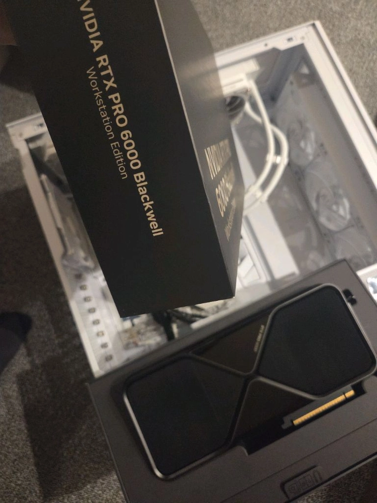 Nvidia RTX PRO 6000 blackwell Workstation 96GB 이미지