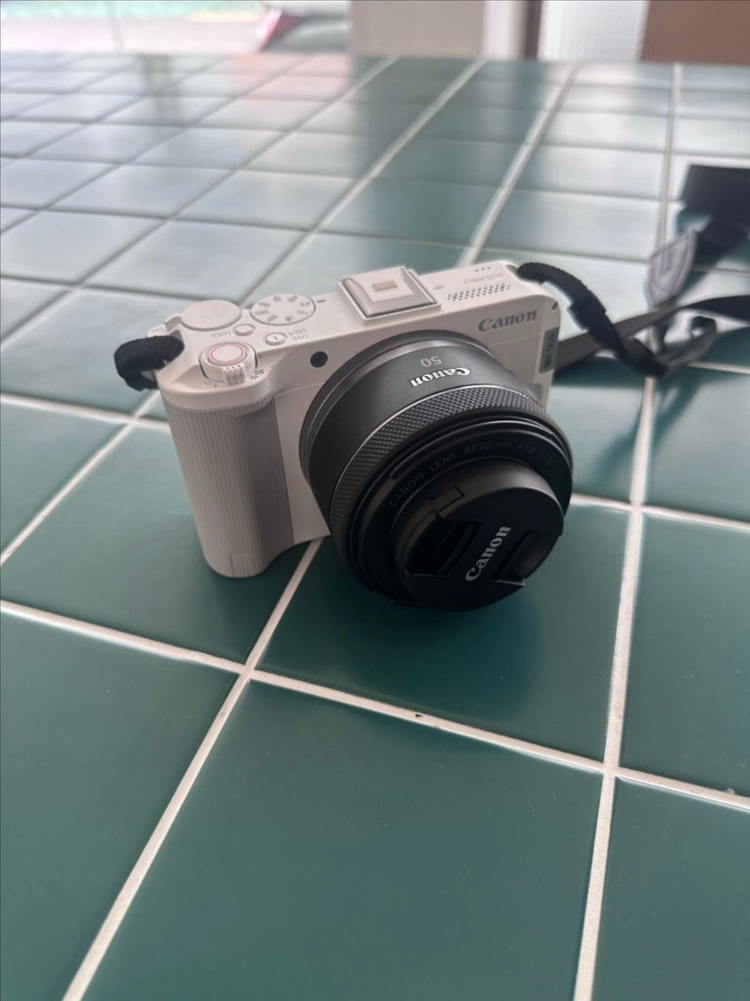 캐논 r50v화이트 번들렌즈키트 팜 - 안심되는 중고거래