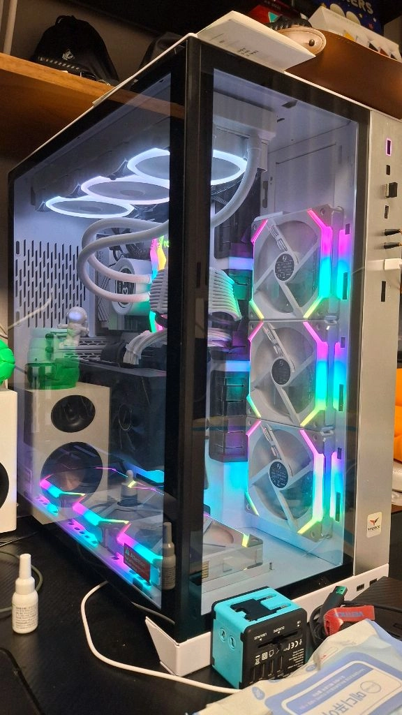 i7 12700k, Z690 등 고성능 게이밍 PC 반본체 이미지