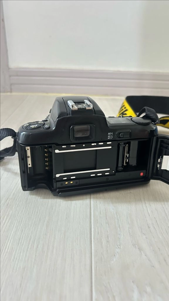 니콘 F-601 필름 카메라 35-70mm 렌즈 포함 이미지