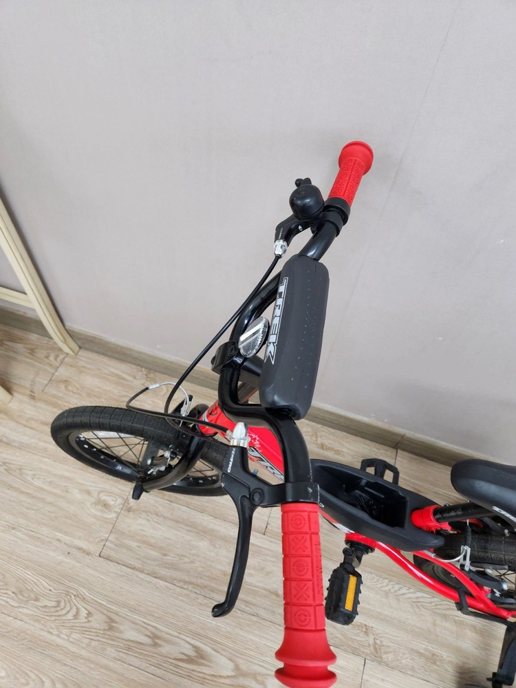 TREK 트랙 어린이 자전거 레드색상 4발 자전거 / 남양주 평내,호평,화도 이미지