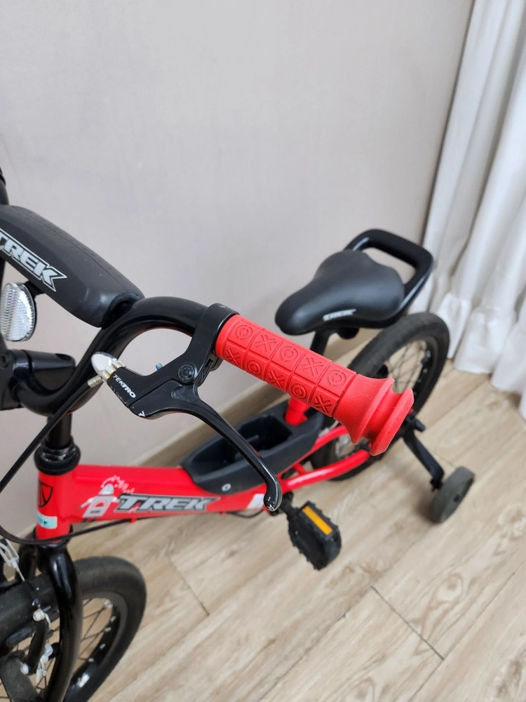 TREK 트랙 어린이 자전거 레드색상 4발 자전거 / 남양주 평내,호평,화도 이미지
