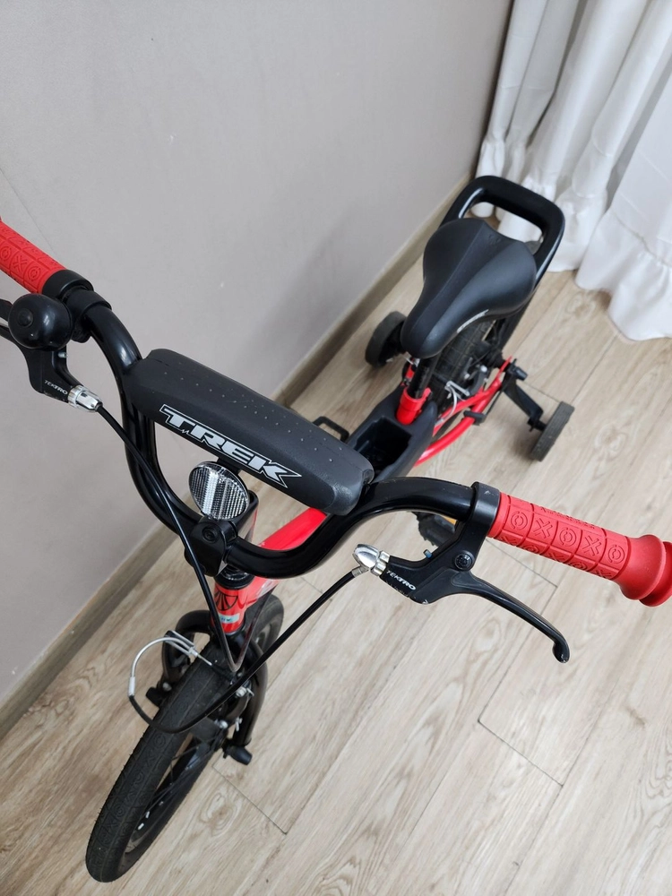 TREK 트랙 어린이 자전거 레드색상 4발 자전거 / 남양주 평내,호평,화도 이미지