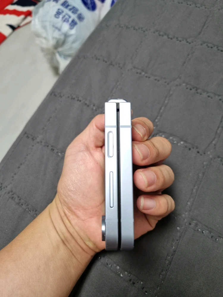 갤럭시 z플립6 스마트폰 실버 256GB 팝니다 개인 이미지