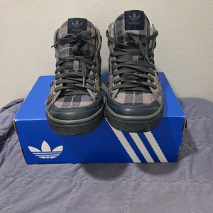 아디다스 오리지널스(adidas Originals) 클래식 캔버스화 라인인 니짜 하이(Nizza Hi) 희소성 수집 이미지