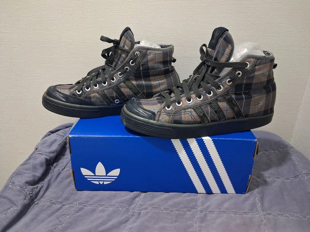 아디다스 오리지널스(adidas Originals) 클래식 캔버스화 라인인 니짜 하이(Nizza Hi) 희소성 수집 이미지