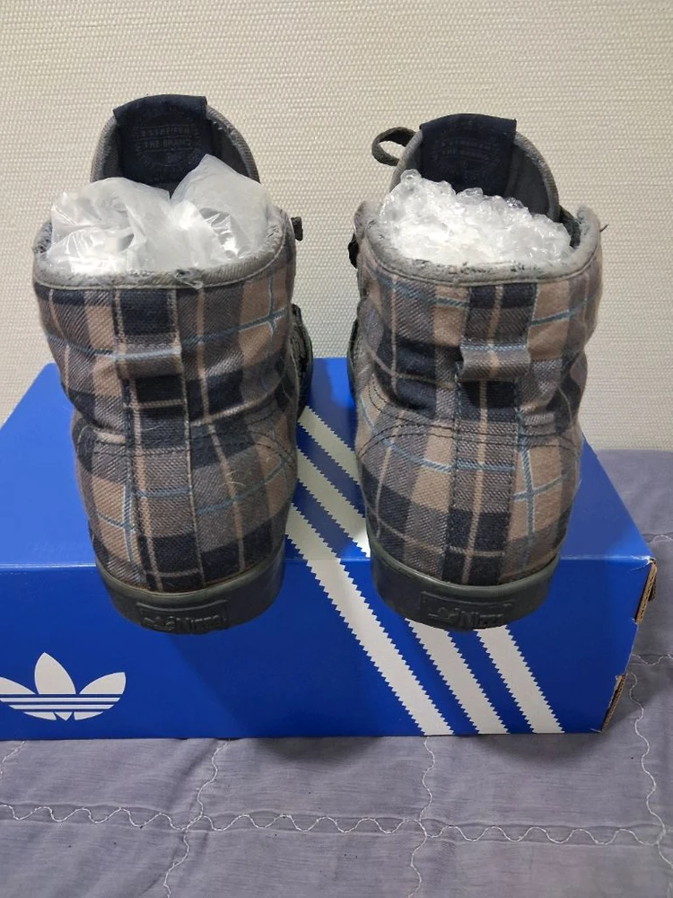 아디다스 오리지널스(adidas Originals) 클래식 캔버스화 라인인 니짜 하이(Nizza Hi) 희소성 수집 이미지
