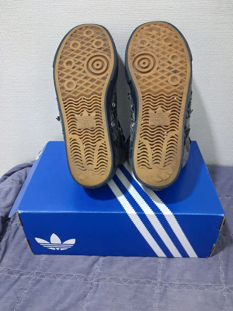 아디다스 오리지널스(adidas Originals) 클래식 캔버스화 라인인 니짜 하이(Nizza Hi) 희소성 수집 이미지