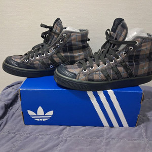 아디다스 오리지널스(adidas Originals) 클래식 캔버스화 라인인 니짜 하이(Nizza Hi) 희소성 수집 이미지