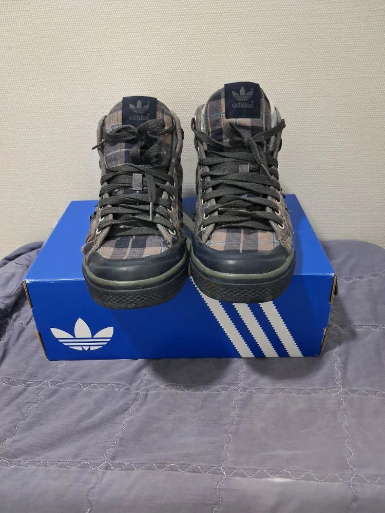 아디다스 오리지널스(adidas Originals) 클래식 캔버스화 라인인 니짜 하이(Nizza Hi) 희소성 수집 이미지