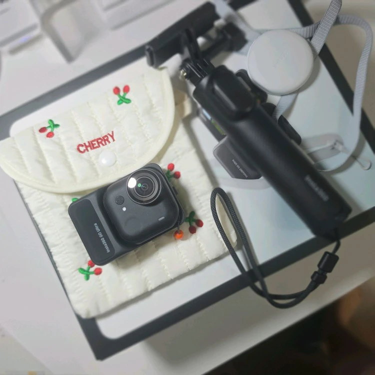 민트급 거의 새상품 인스타360 GO Ultra 고울트라 액션캠 크리에이터 번들 블랙 넥스트랩포함 오즈모/고프로 - 안심되는 중고거래