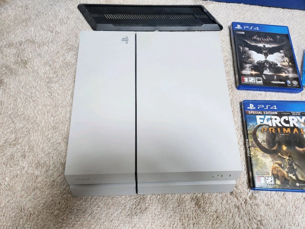 Ps4 Cuh-1205A 화이트 색상(게임시디3장) 이미지