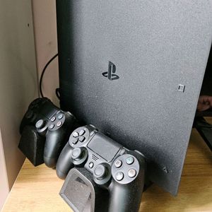PS4 PRO 플스4 프로 팝니다. 이미지
