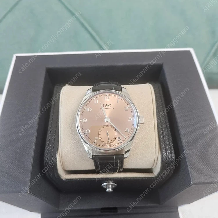 IWC 포르투기저 오토매틱 40 살몬 모델 판매합니다. 이미지